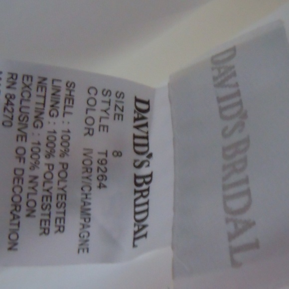 David’s Bridal wedding gown size 8 - Picture 6 of 7